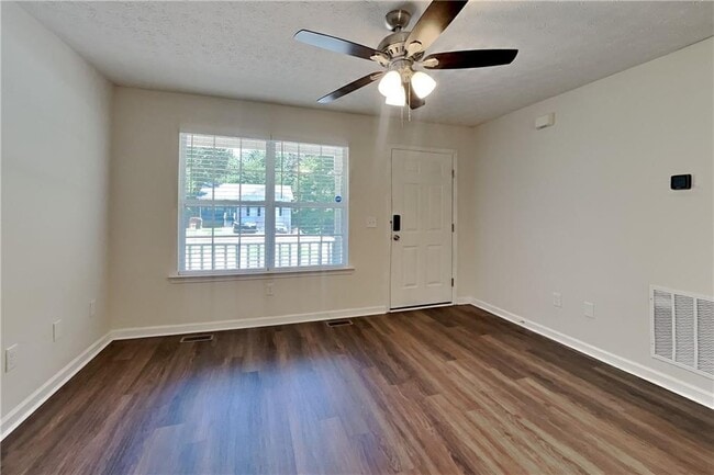 Building Photo - 6460 River Hill Dr