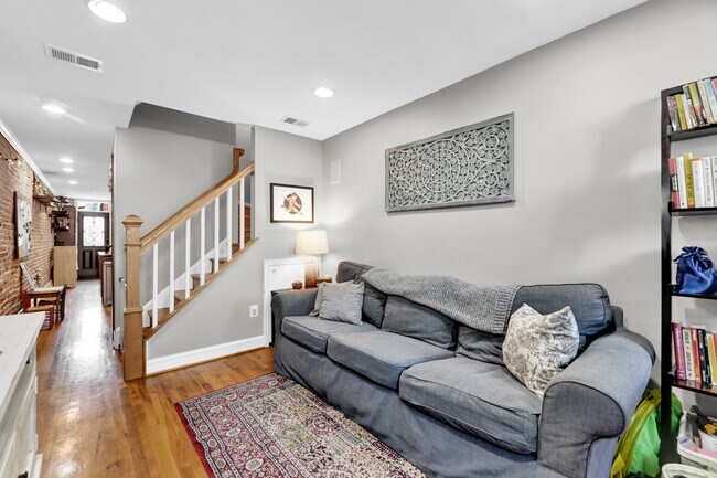 Building Photo - 307 S Chapel St