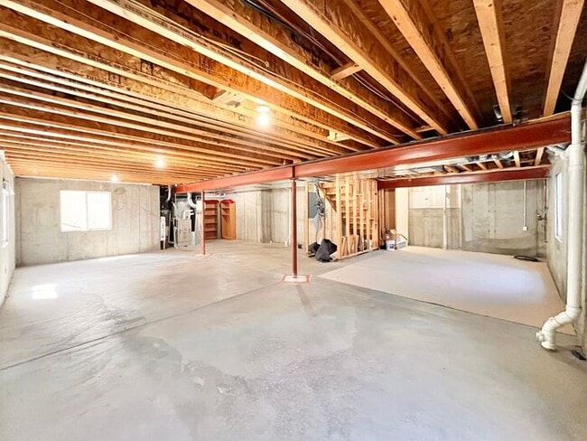 Building Photo - Beautiful 4 bed/ 3 bath Home with Office!