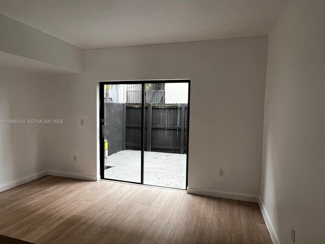 Building Photo - 324 W 74th Pl