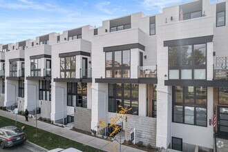 Building Photo - LUX 3BD, 5BA Townhome Near Cherry Creek, C...
