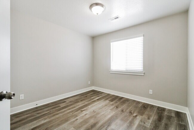 Building Photo - 3770 N Downwater St