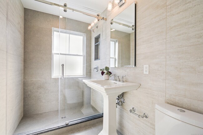 Building Photo - 31 East Ave