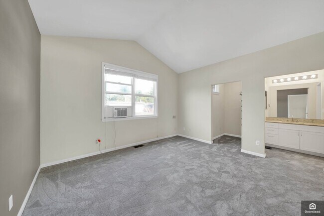 Building Photo - 769 Bryn Mawr Ct