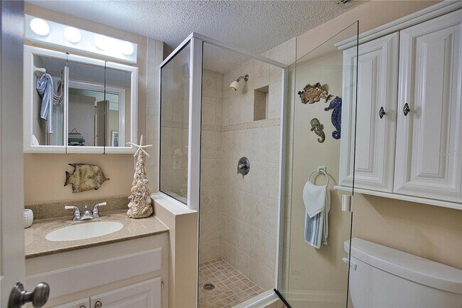 Building Photo - 1555 Tarpon Center Dr