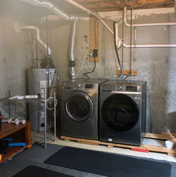 Building Photo - 16 Pinecrest Vlg