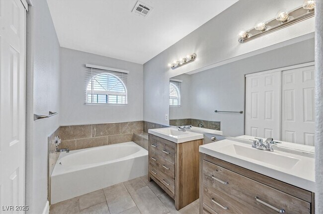 Building Photo - 262 Westwind Rd