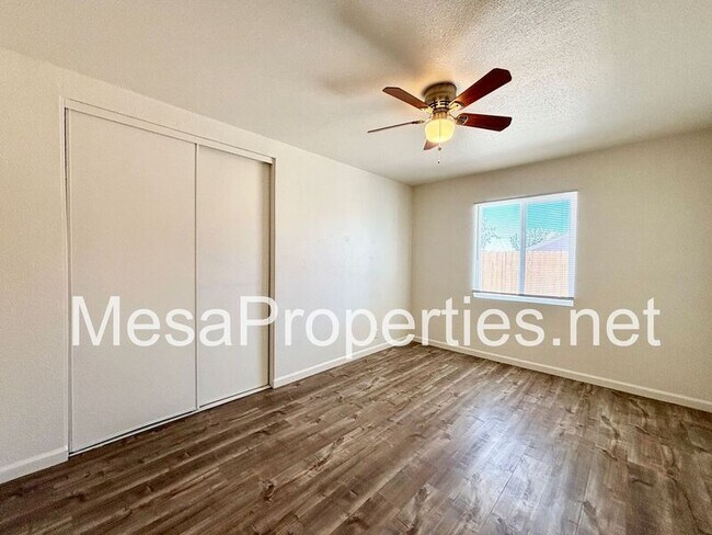 Building Photo - 820 Caliente Dr
