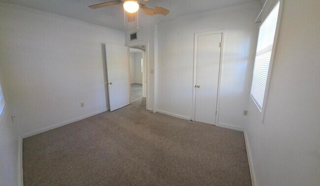 Building Photo - 551 E Miracle Strip Pkwy