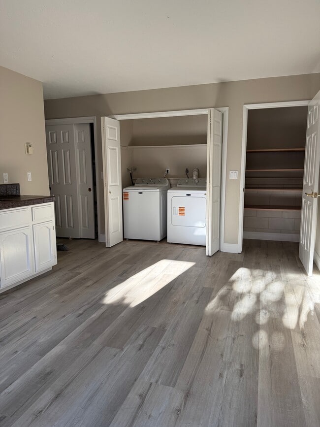Building Photo - 1306 Karmen Ct