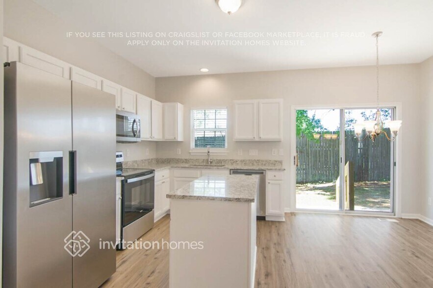 Building Photo - 533 Hanska Way