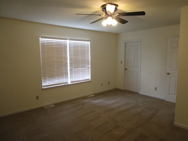 Building Photo - 2406 Calder Ct