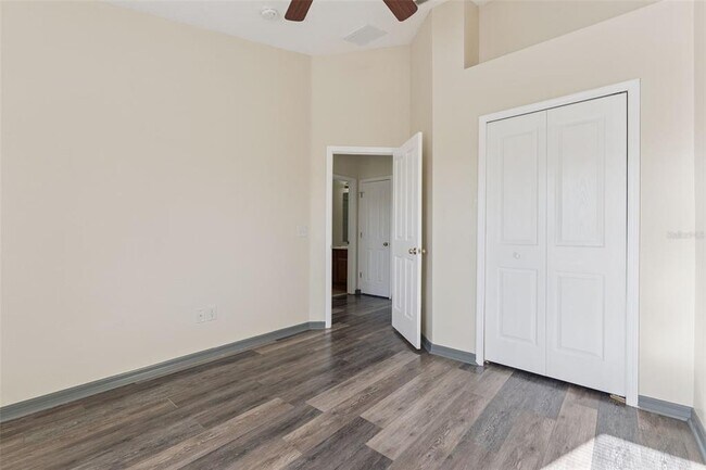 Building Photo - 6215 S Chickasaw Trail