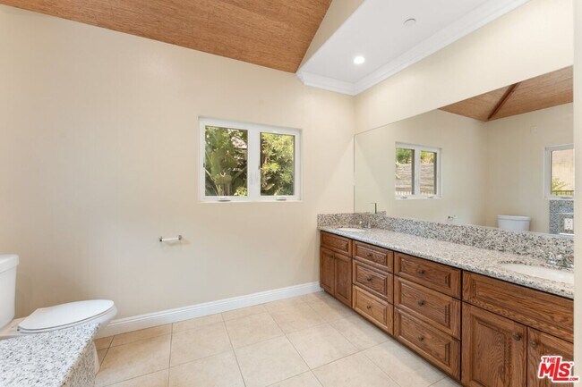 Building Photo - 1630 Bridgeport Dr