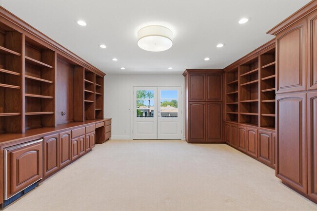 Building Photo - 6997 E Paradise Ranch Rd