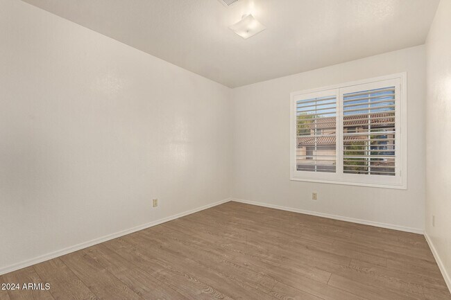 Building Photo - 7617 W Country Gables Dr