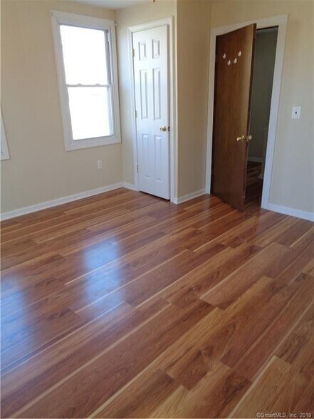 Building Photo - 454 Middle Tpke E