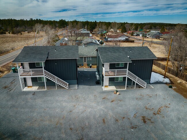 Building Photo - 1110 West Woodland Lake Road, Unit B