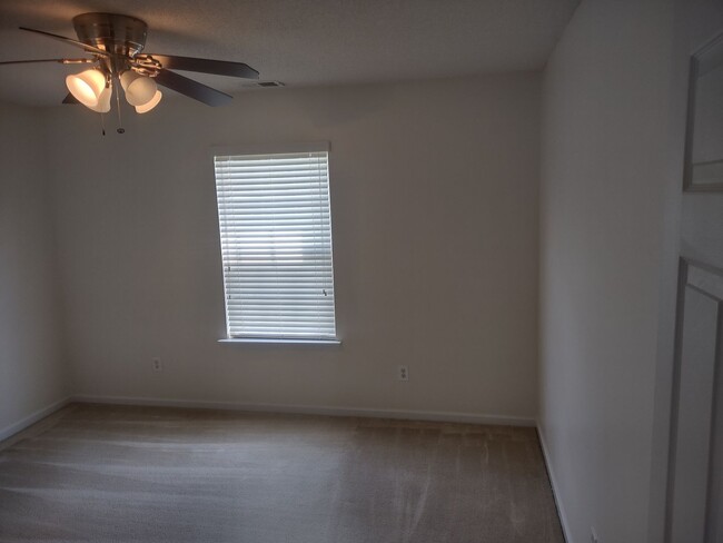 Building Photo - ****MOVE IN SPECIAL****Two Story, Five Bed...