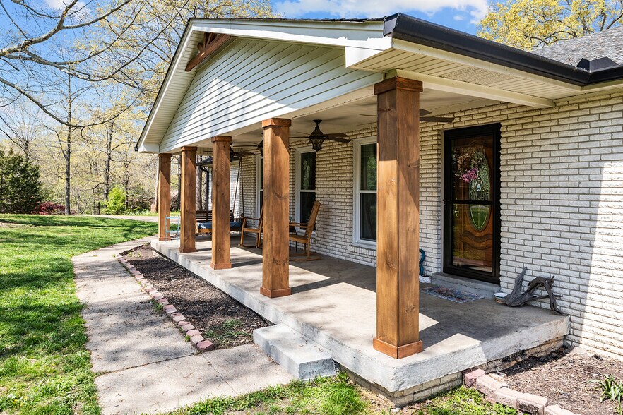Building Photo - 358 Twin Oaks Dr