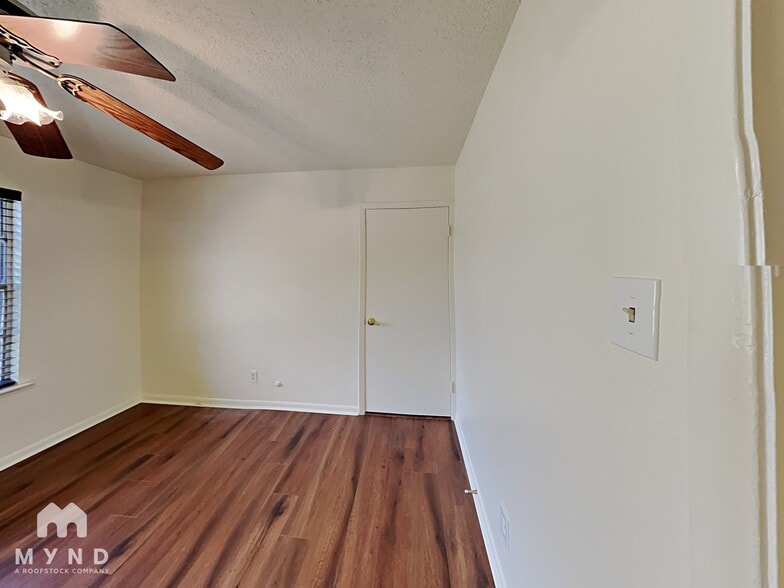 Building Photo - 4802 Hilldale Dr