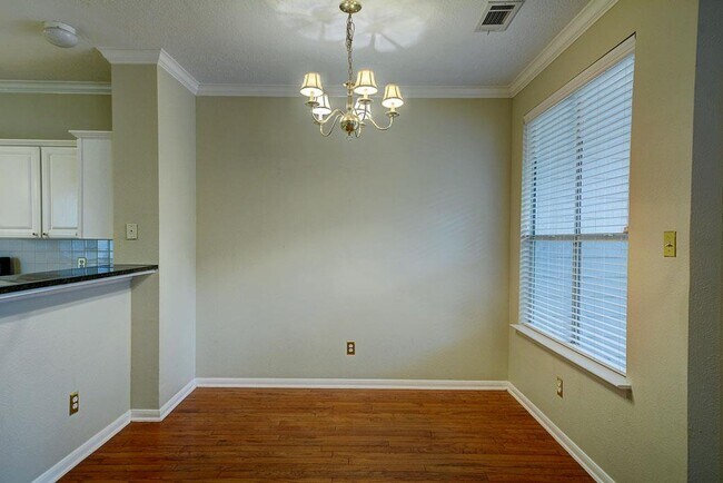 Building Photo - 7 N Spiral Vine Cir