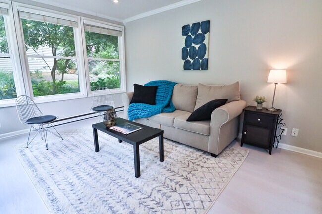 Building Photo - 9633 Cinnamon Creek Dr