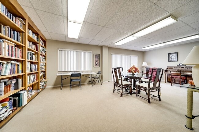 Building Photo - 200 Sanders Ferry Rd