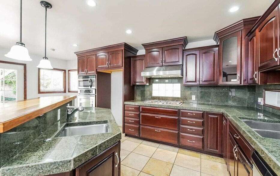 Building Photo - 1752 Willowbrook Ln