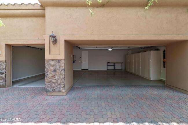 Building Photo - 5416 E Hashknife Rd