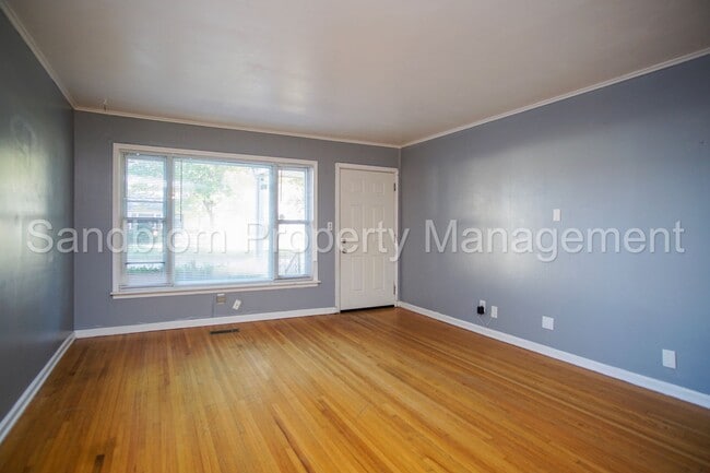 Building Photo - FOR LEASE | Mid-town Tulsa | 2 bed, 1 bath...