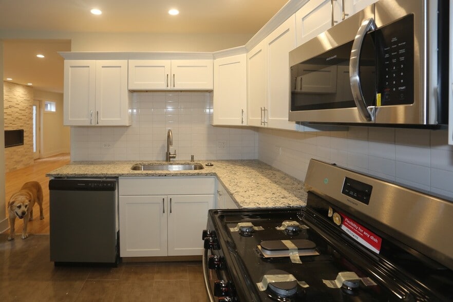 Building Photo - 1637 N Clybourn Ave