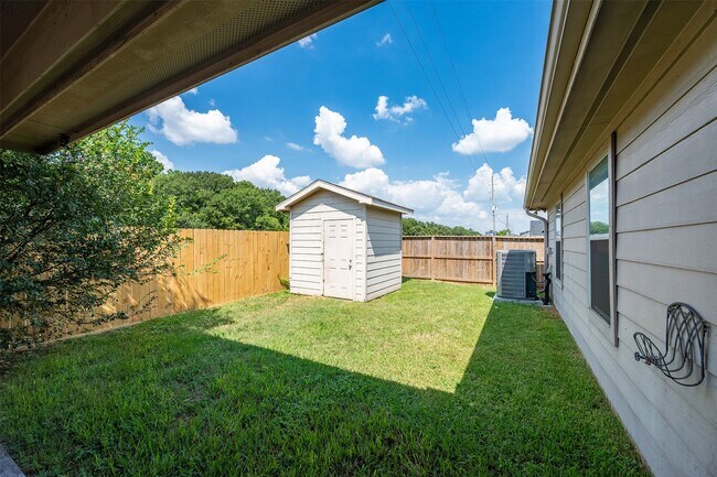 Building Photo - 15823 Kings Cypress Ln