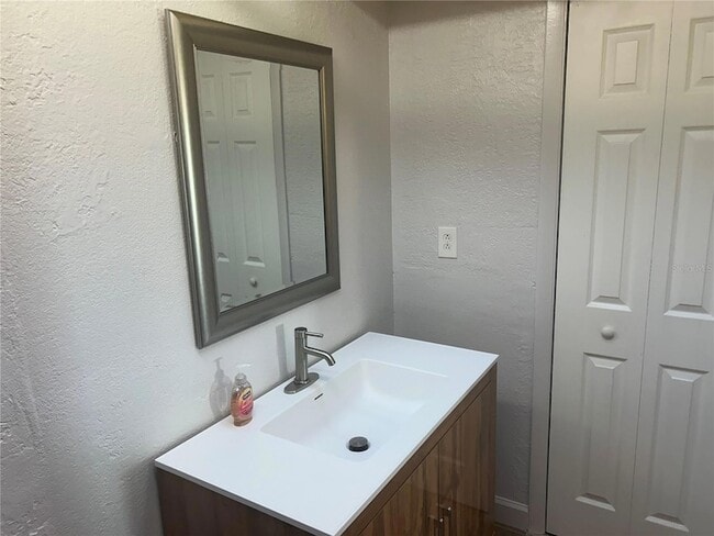 Building Photo - 10845 Del Prado Dr E