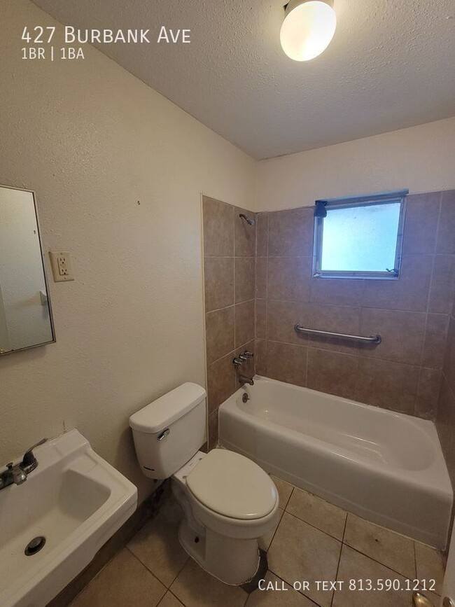 Building Photo - 427 Burbank Ave