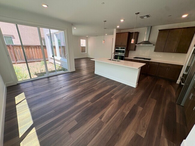 Building Photo - Beautiful 4 Bedroom 3 Bath Brentwood Home With SOLAR