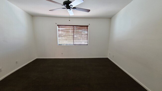 Building Photo - Upstairs Condo with Mountain and City View