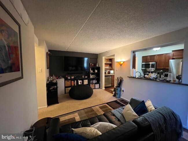 Building Photo - 3304 Valley Dr