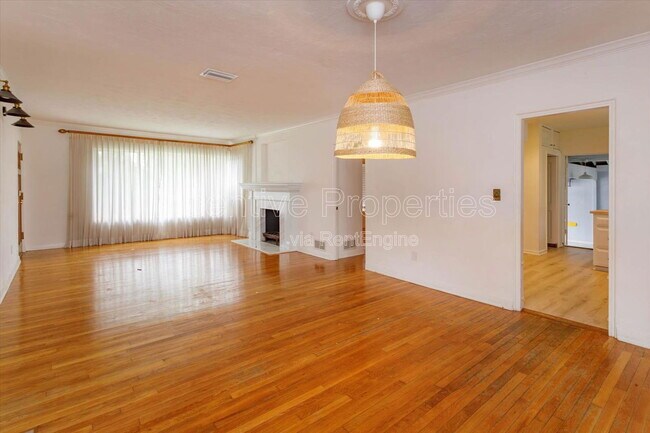 Building Photo - 1235 Ayrshire St