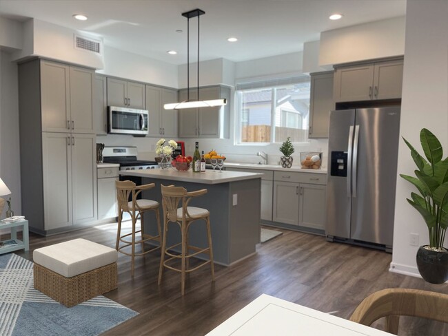 Building Photo - Luxury 2 story Condo in Ventura with garage