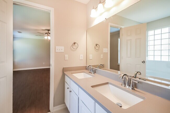 Building Photo - 18114 Shady Cypress Ln