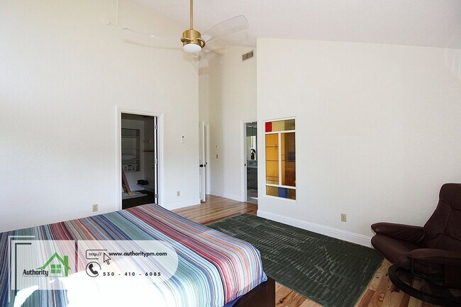 Building Photo - 3350 Mountain Oak Dr