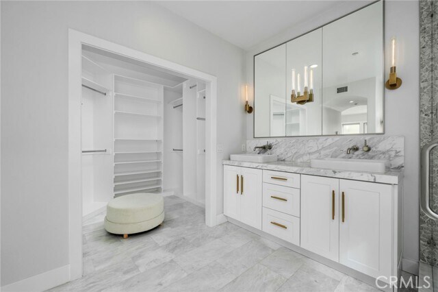 Building Photo - 55 Via Sonrisa