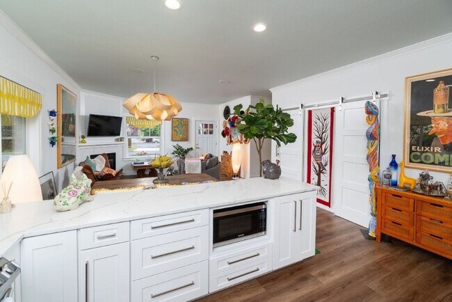 Building Photo - 61211 Fairfield Dr