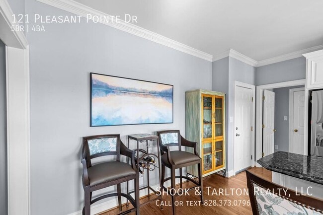 Building Photo - 121 Pleasant Point Dr