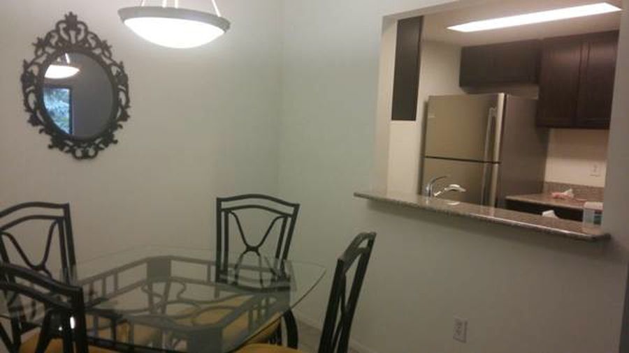 Building Photo - 1472 W Chateau Vert St