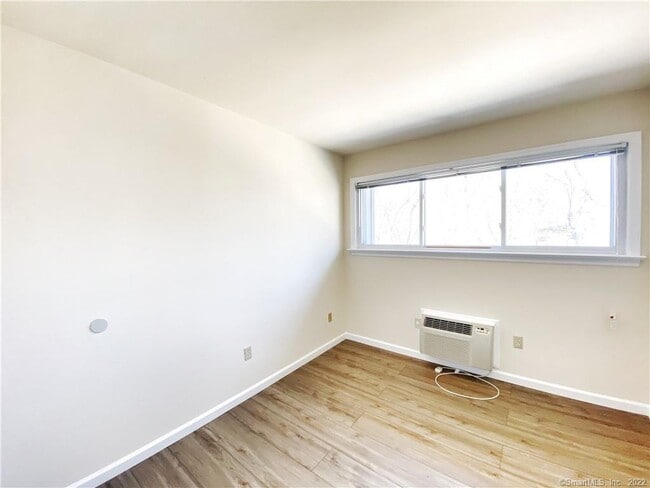 Building Photo - 37 Ferris Ave