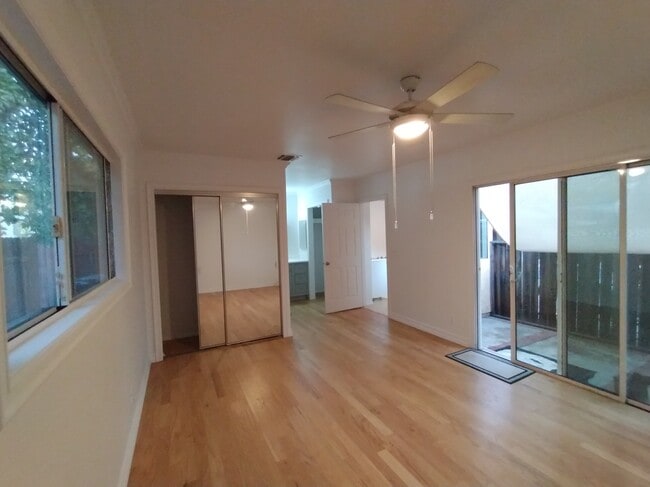 Building Photo - 6943 Balcom Ave