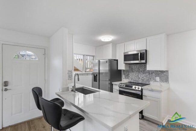 Building Photo - 94-510 Lumiaina St #J101