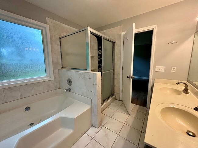 Building Photo - Available August 18th. REMODELED 3 BR/2 BA...